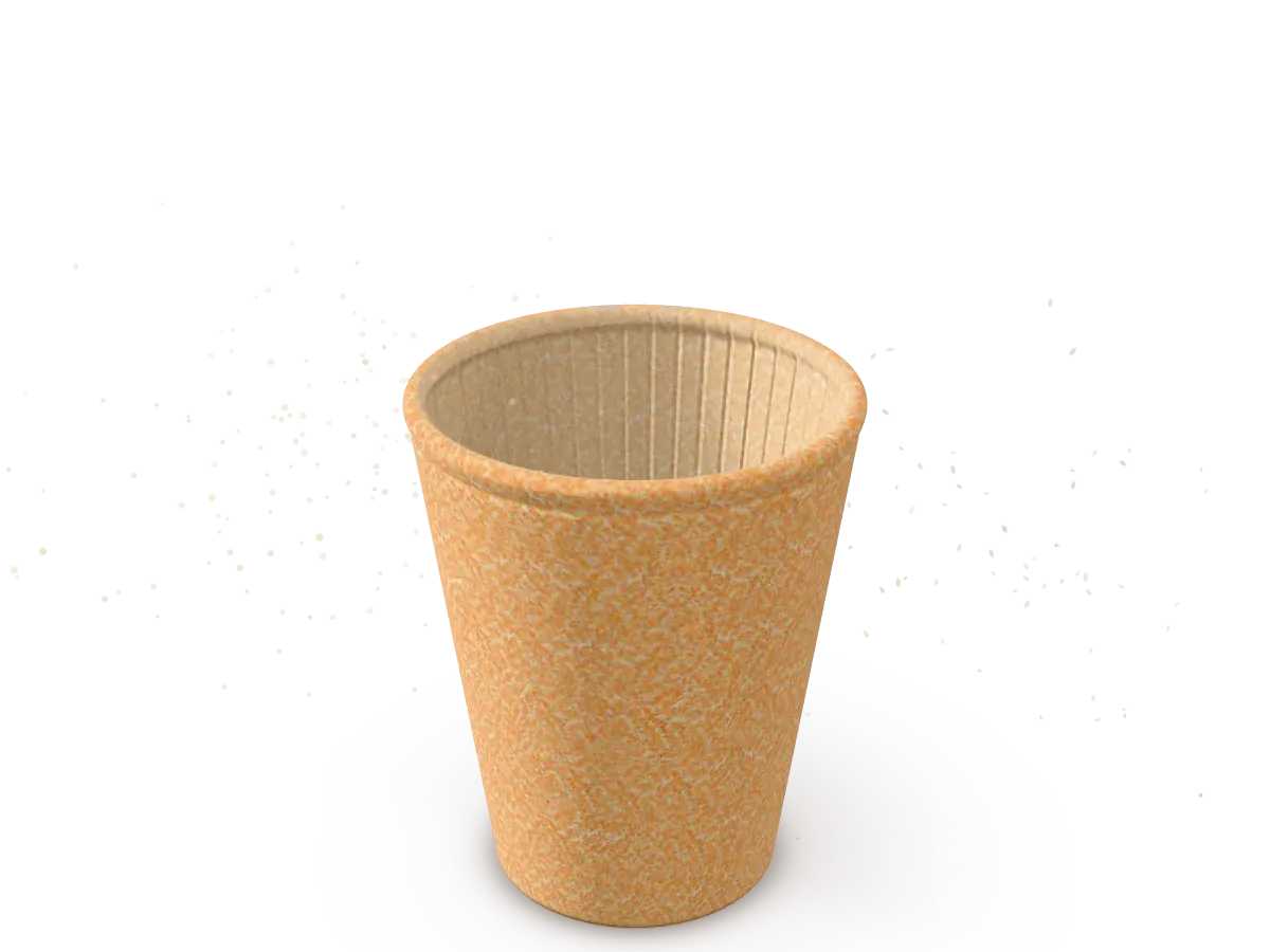 Gros plan sur le bord arrondi de la tasse et ses fines nervures intérieures.