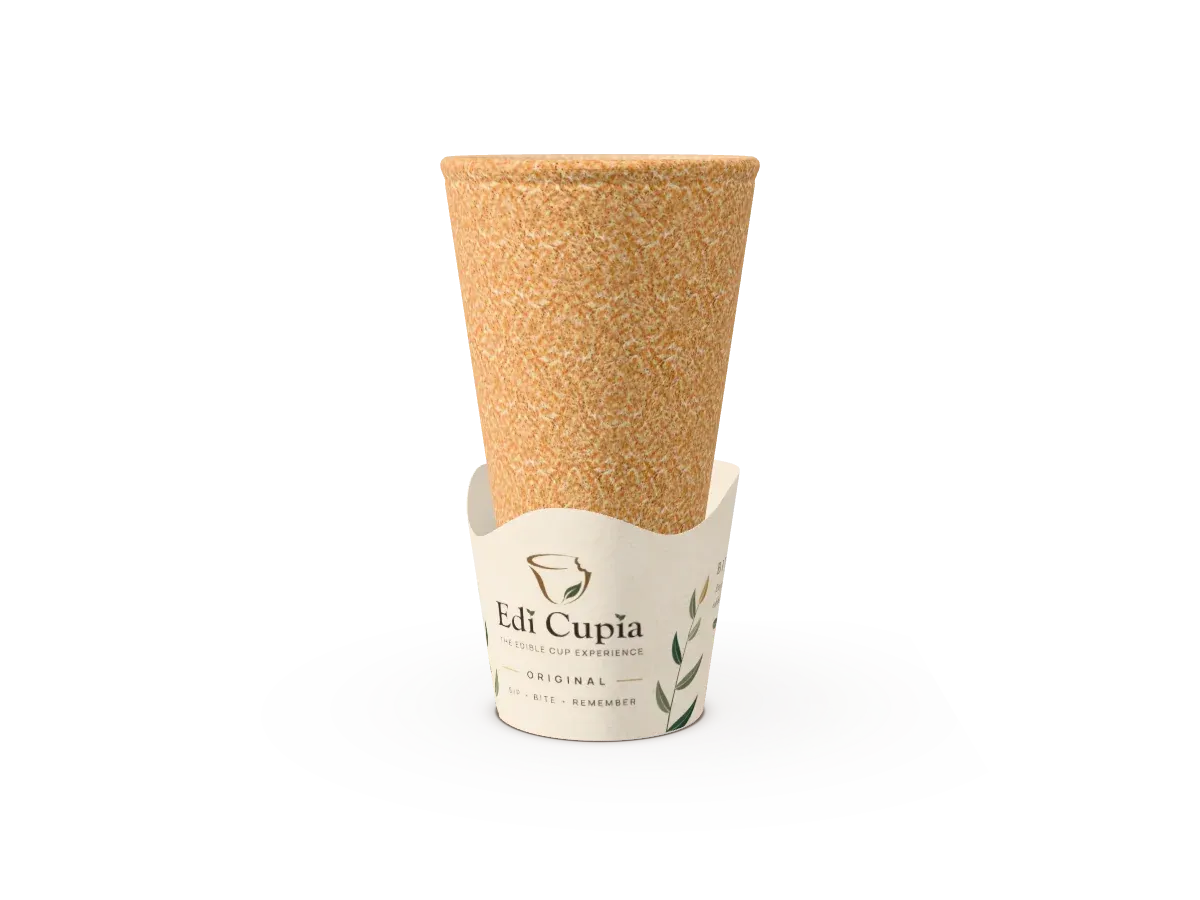 La tasse est déposée dans son manchon ivoire Edi Cupia.